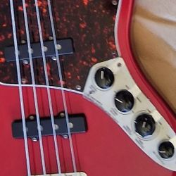 Fender D'LUXE Series Active JAZZ BASS, Rare on Candy Apple Red & Rosewood, Performing Greater Fender Sounds With Master Volume + More; Trade+$.