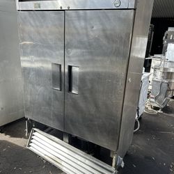 Reach In Cooler Two Door Solid 