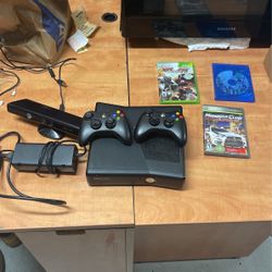 Xbox 360  With 3 Xbox 360 Games