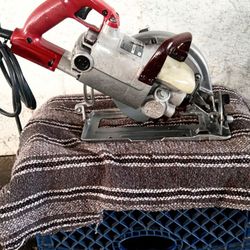 skilsaw HD77M 7 1/2 in 15A  corded circular saw in excellent working condition 