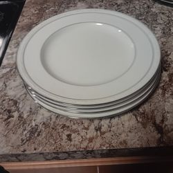 Set of Dinner Plates