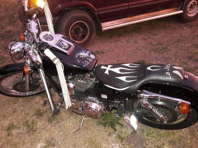 Selling my beloved bike custom Harley Davidson 99 sportster beautiful paint job.