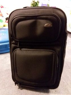 Luggage roller bag missing top handle but has side handle and pull handle