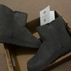 Brand New Uggs Size 7