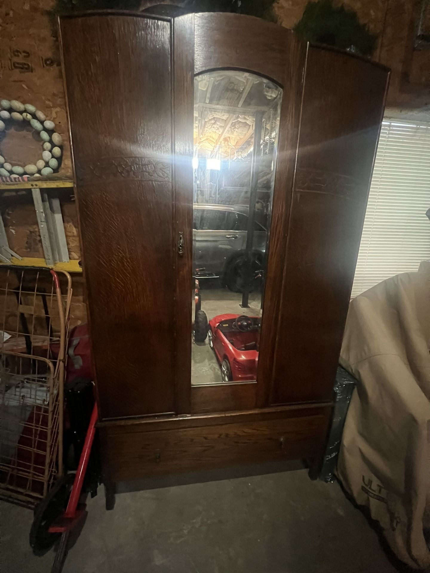 Armoire Antique