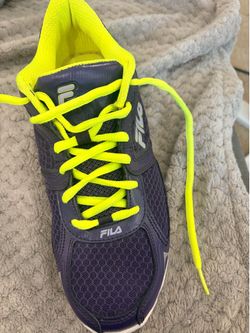 Size 9 women’s FILA sneakers