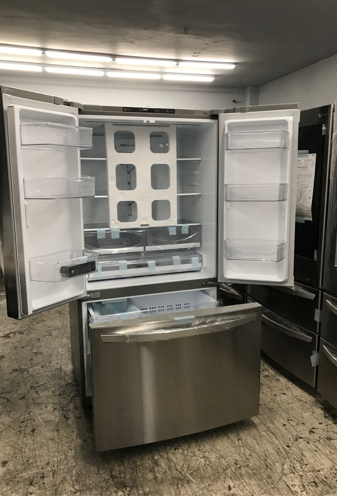 LG STAINLESS STEEL COUNTER DEPTH FRENCH DOOR FRIDGE — NEW 2019 NEVER USED —