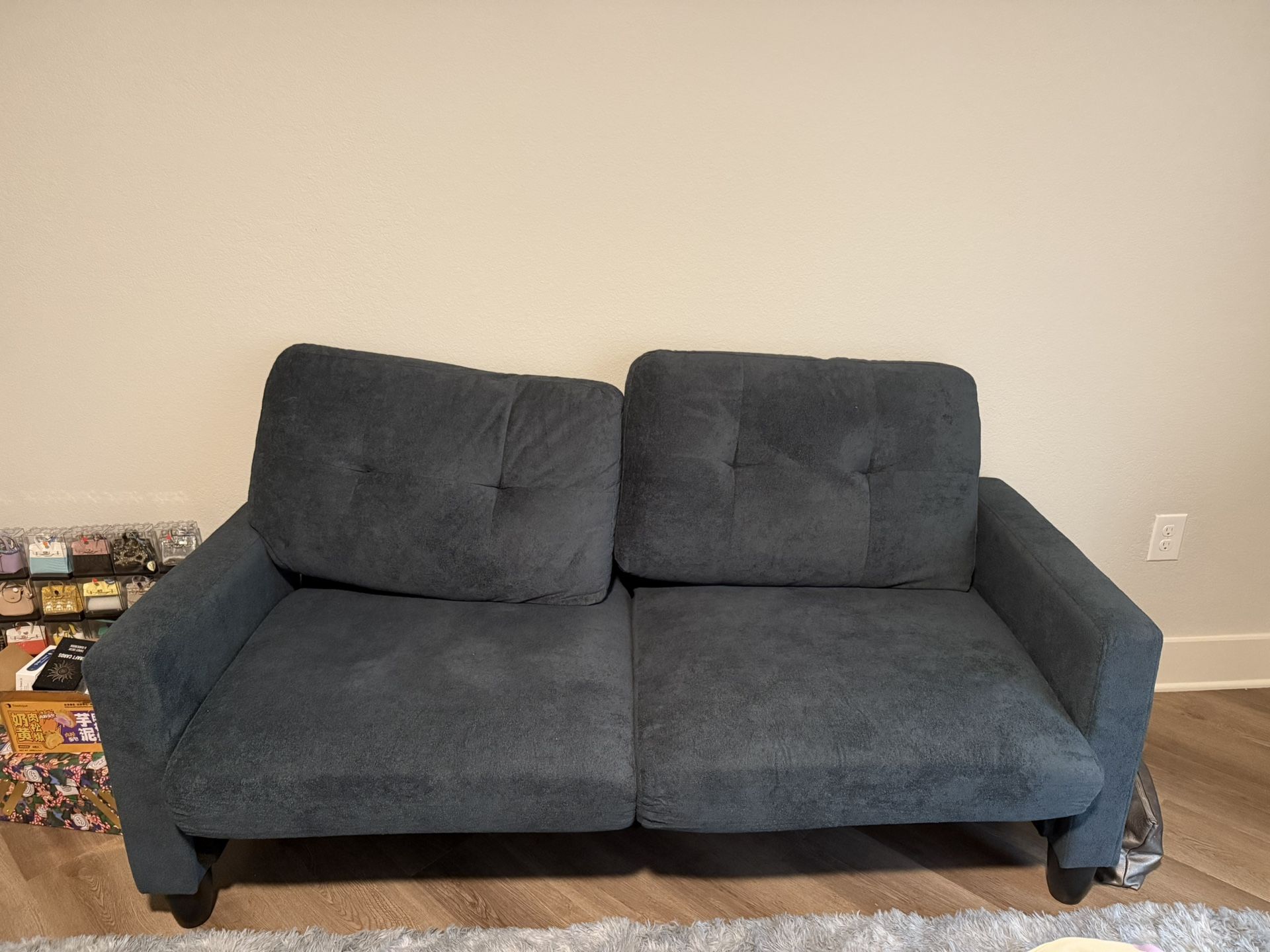 Single Sofa – Barely Used, Bought from Wayfair