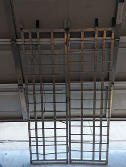 Bi-fold ramp