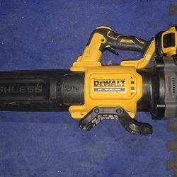 DEWALT 20V MAX* XR Leaf Blower, Cordless, Handheld, 125-MPH, 450-CFM W/ Battery (DCBL722B)