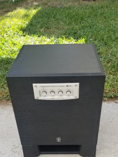 Yamaha Powered Subwoofer   Yst- 215 