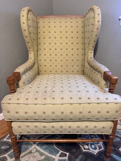 Beautiful solid wood Classic Chair