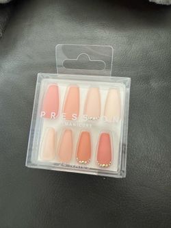 Press on nails