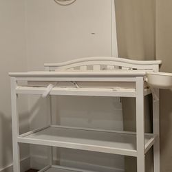 Delta Changing Table