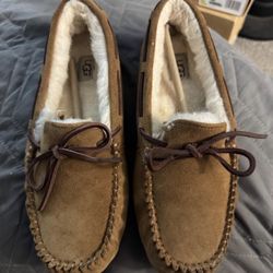 UGGS SLIDES Size 9 in WOMENS