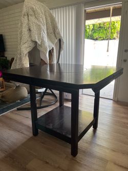 Dark Walnut Table w/ 4 matching chairs