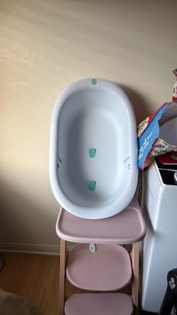 Frida Baby Bathtub *FREE*