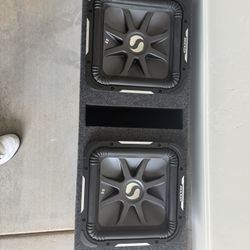 2 12” Kicker L7 Solo-Baric Subwoofers 