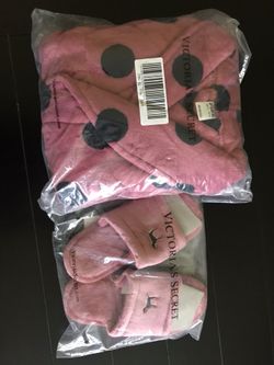 Victoria’s Secret robe xs/s and slippers m