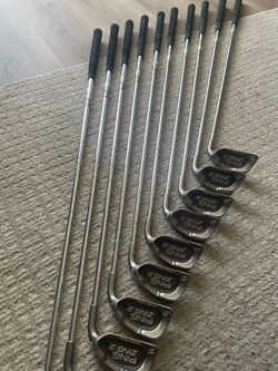 Rh iron set gold clubs