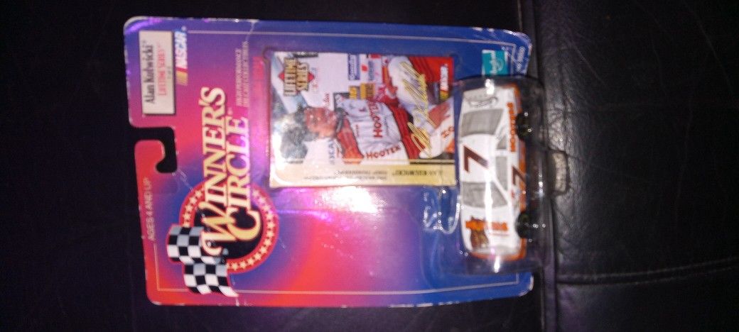 Original Factory Sealed Number 7 1998 Winners Circle Hooters Alan Kilwickie