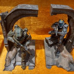 XBox One Halo 5 Guardians Limited Collector's Edition Bookends