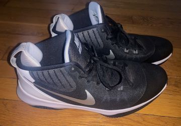 Nike Air Versatile, tts12/12.5 - Like New!