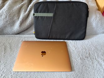 Apple MacBook Air 13” (2018) - Great for school!