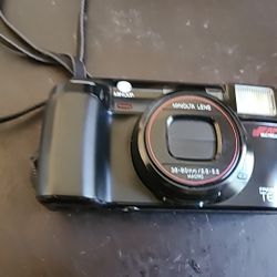 PREOWNED Minolta Freedom Tele AF Multibeam 35mm Macro Shot Camera.

