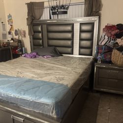 Queen Bedroom Set (Offers Will Be Considered)