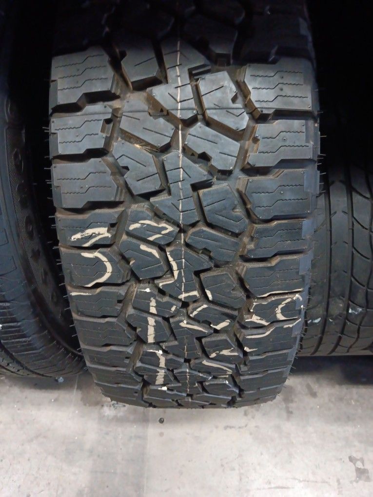 Used Tire 33x12.50 R15 LT Falken