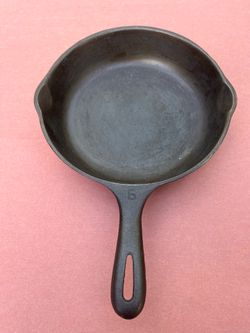 9” Unmarked Wagner Cast Iron Skillet