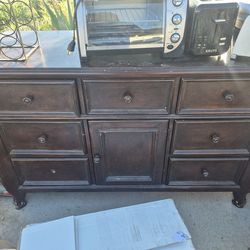 Paula Deen Home 9 Drawer Dresser with Door.