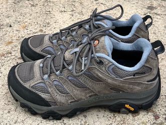 MERRELL HIKING SHOES