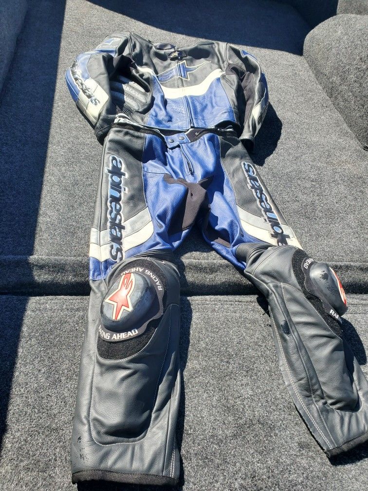 AlpineStars racing leathers