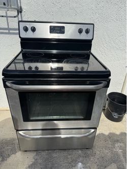 Estufa FRIGIDARE , Refrigerador FRIGIDARE, Lavadora SAMSUNG