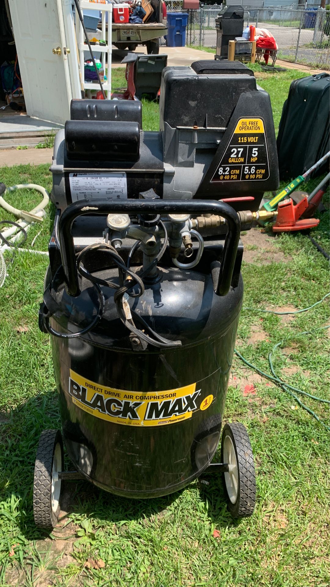 Air compresor commercial 27 gallon 5 hp 8.2 com 5.6 can 49/90@ psi 150$
