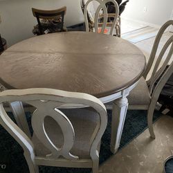 Circle Table 4 Chairs 