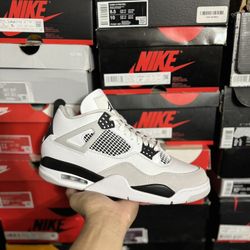 Jordan Military Black 4s size 10.5 Close To PADS