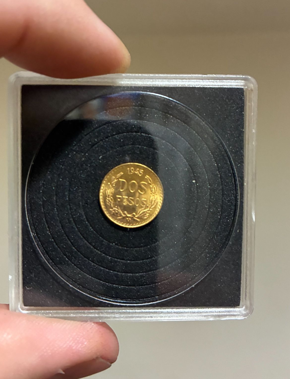 Dos Pesos Gold Coin. 1945