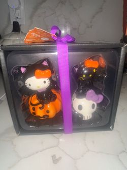 Hello Kitty salt and pepper shakers