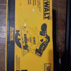 DEWALT Circular Saw 53/8 In 12v Extreme 