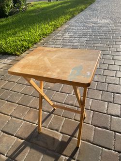 Portable eating table
