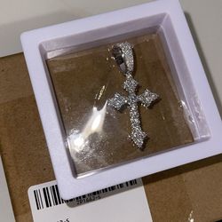 Diamond moissanite pendant