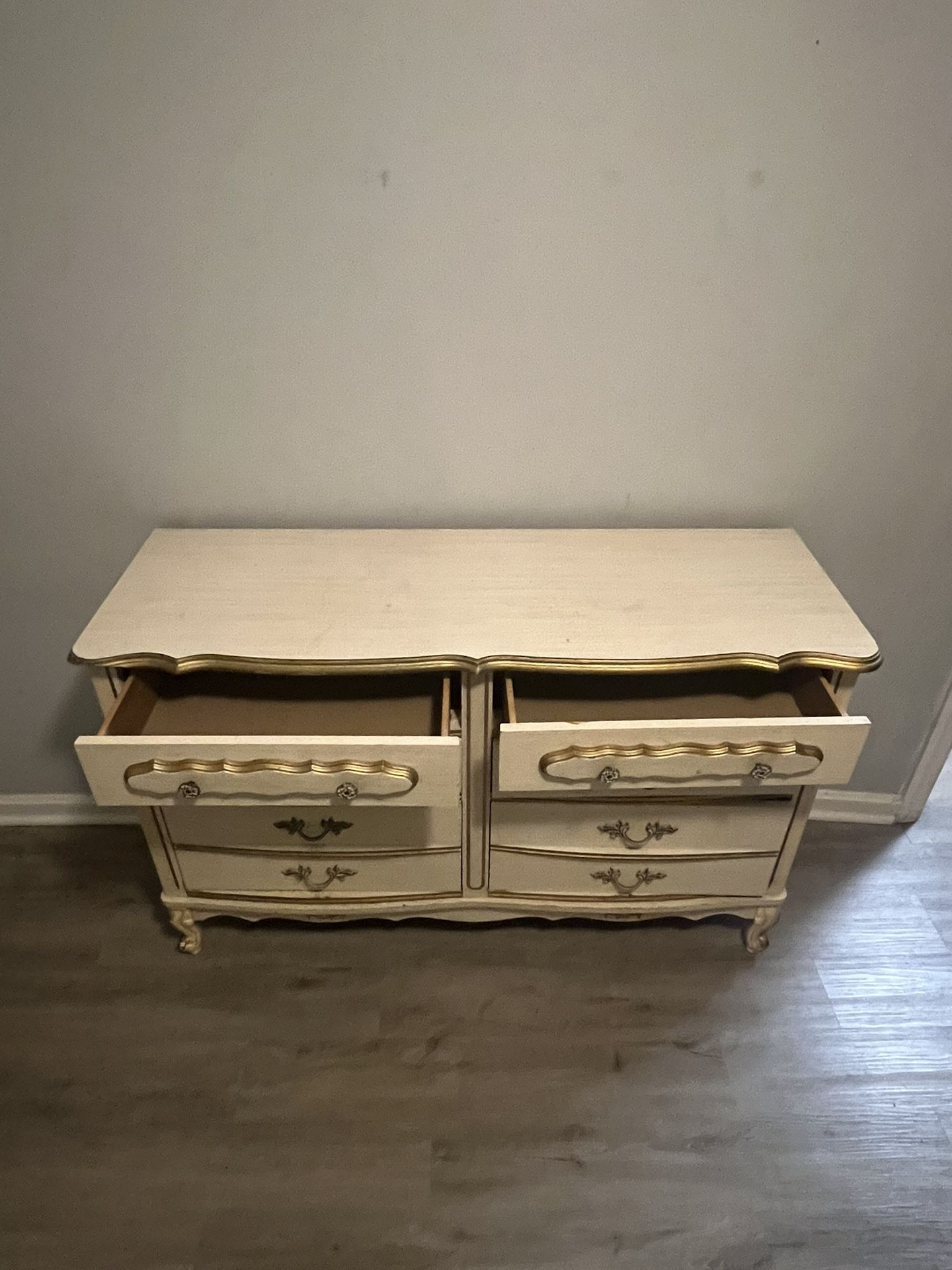 Free Dresser