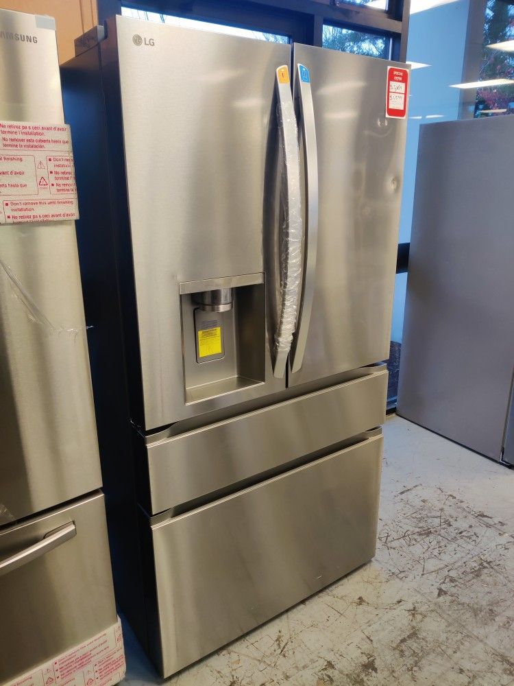 New 
29 cu. ft. SMART Standard Depth MAX French Door Refrigerator with Full Convert Drawer in Prin