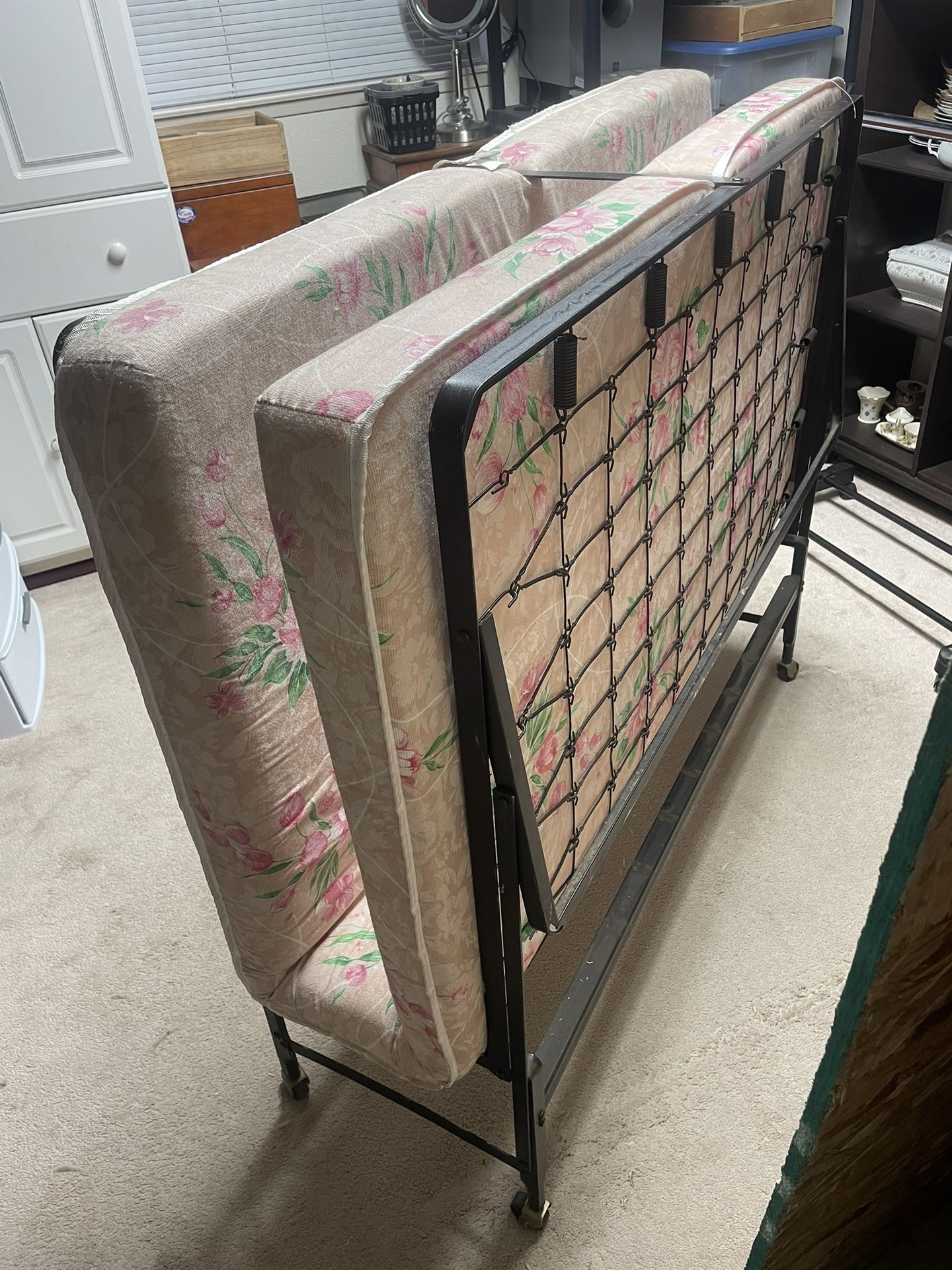 Full Size Bed Folding Rollaway for Sale in Poway, CA OfferUp