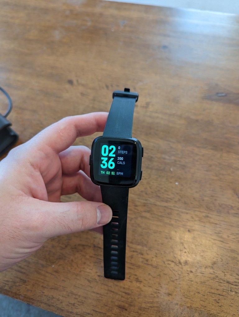 Fitbit Versa 1 - Black, SM Band(s)