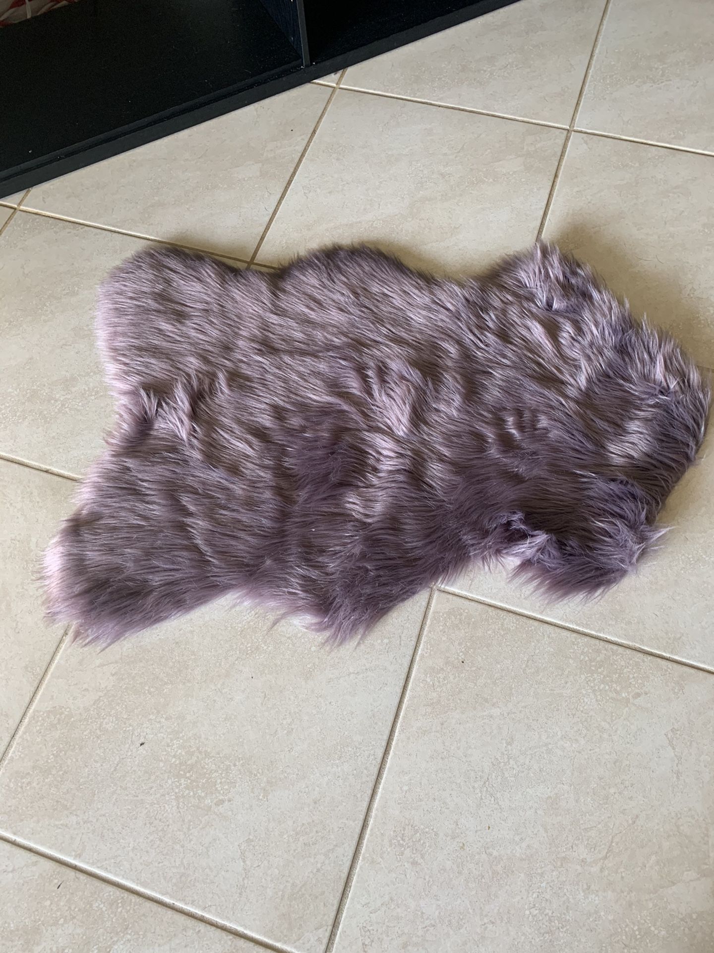 Light Fluffy Purple Accent Rug