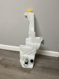 2014 Jeep Cherokee Windshield Washer Fluid Reservoir
